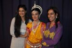 Shweta Tiwari, Deeya Singh at Giaa Singh rehearses Odissi dance in Mumbai on 3rd Oct 2013 (25).JPG